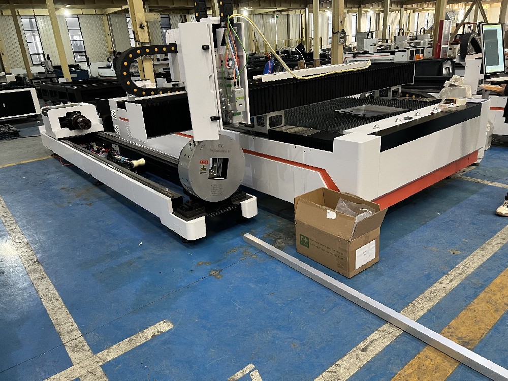 Fiber CNC Laser Pipe Plate Cutting Machine
